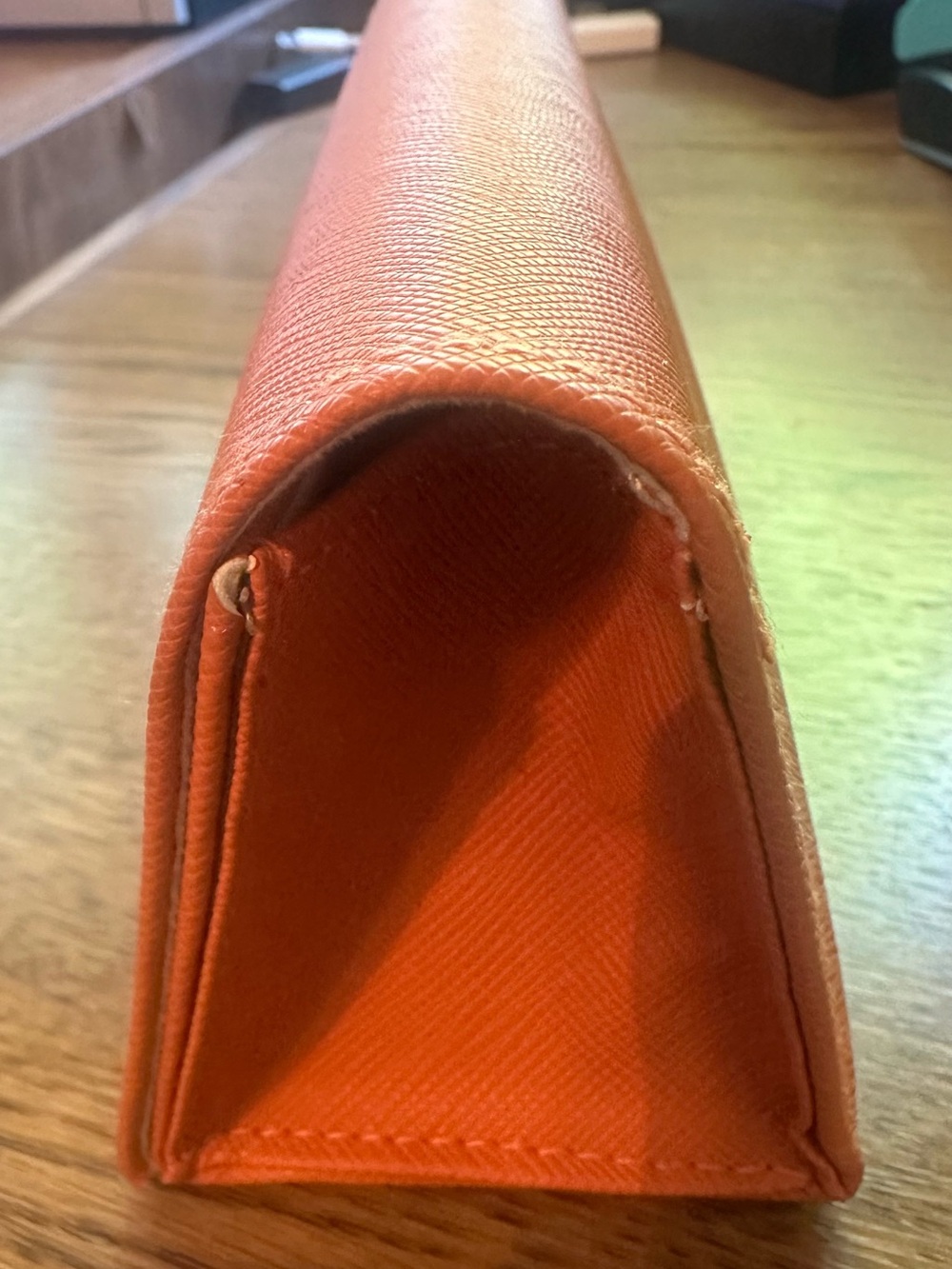 Tory Burch Orange Saffiano leather eyeglass case with Gold Logo - Picture 3 of 6